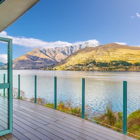 Huge Lakefront Delight - Queenstown Holiday Home Екстер'єр фото