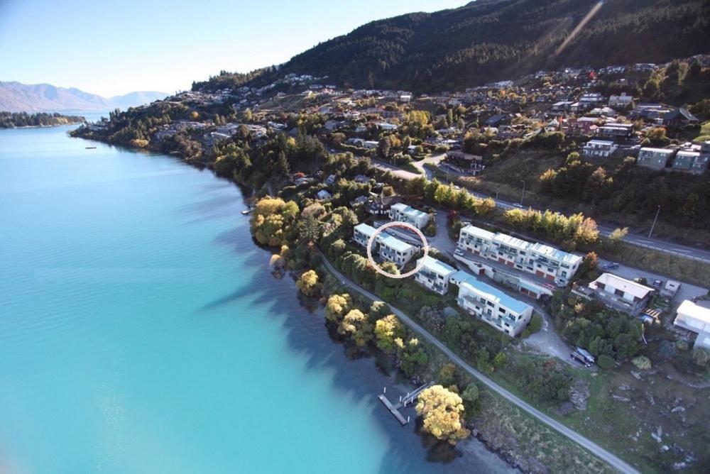 Huge Lakefront Delight - Queenstown Holiday Home Екстер'єр фото
