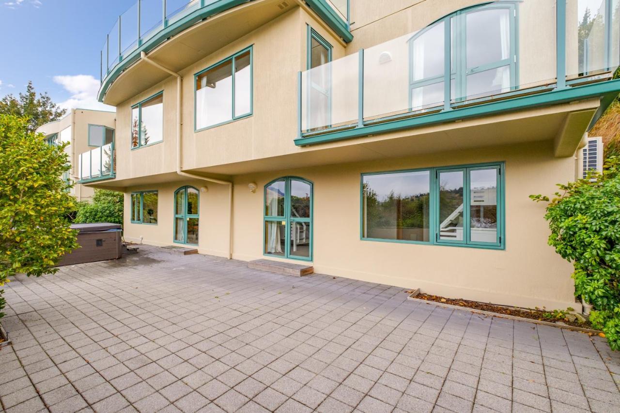 Huge Lakefront Delight - Queenstown Holiday Home Екстер'єр фото