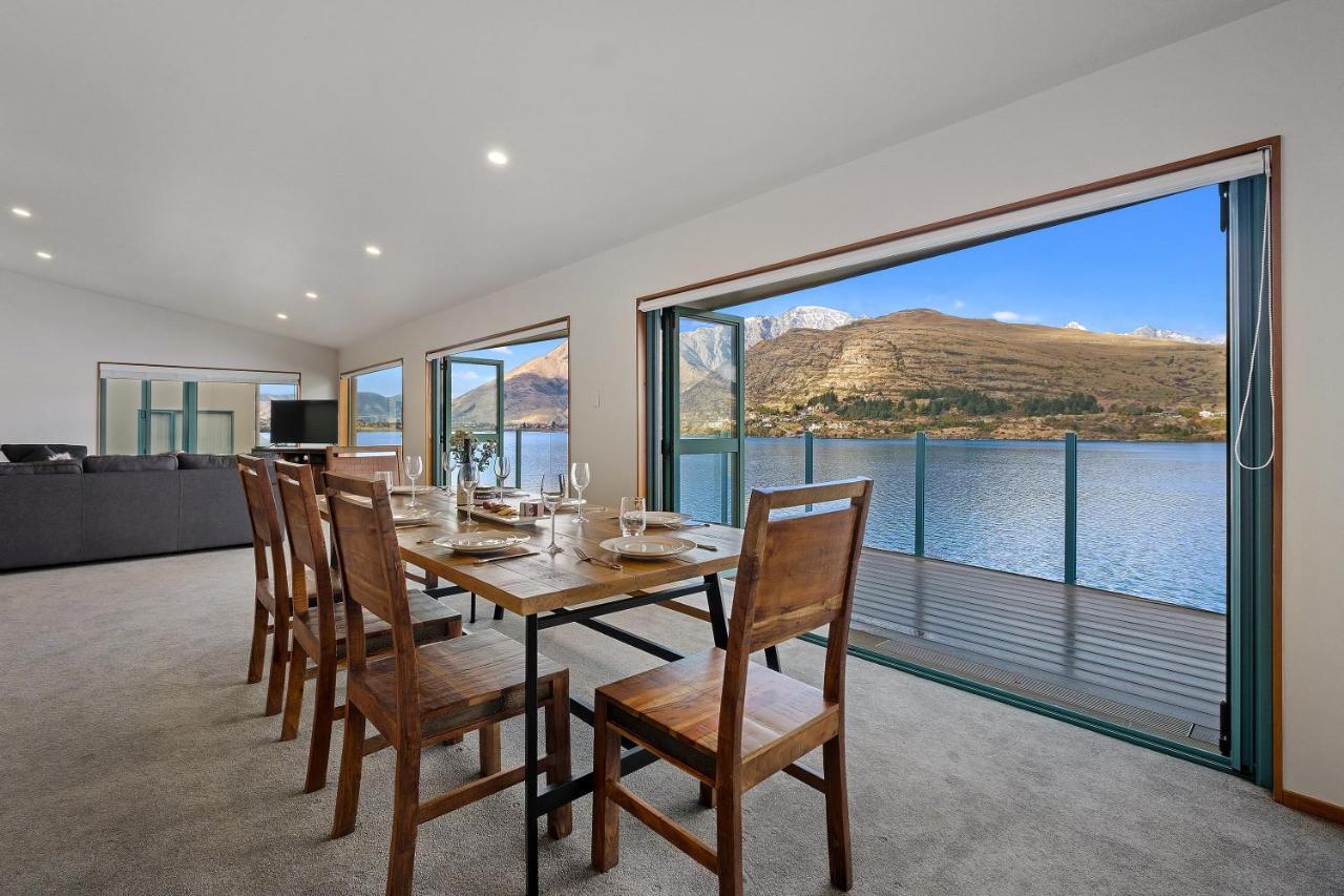 Huge Lakefront Delight - Queenstown Holiday Home Екстер'єр фото