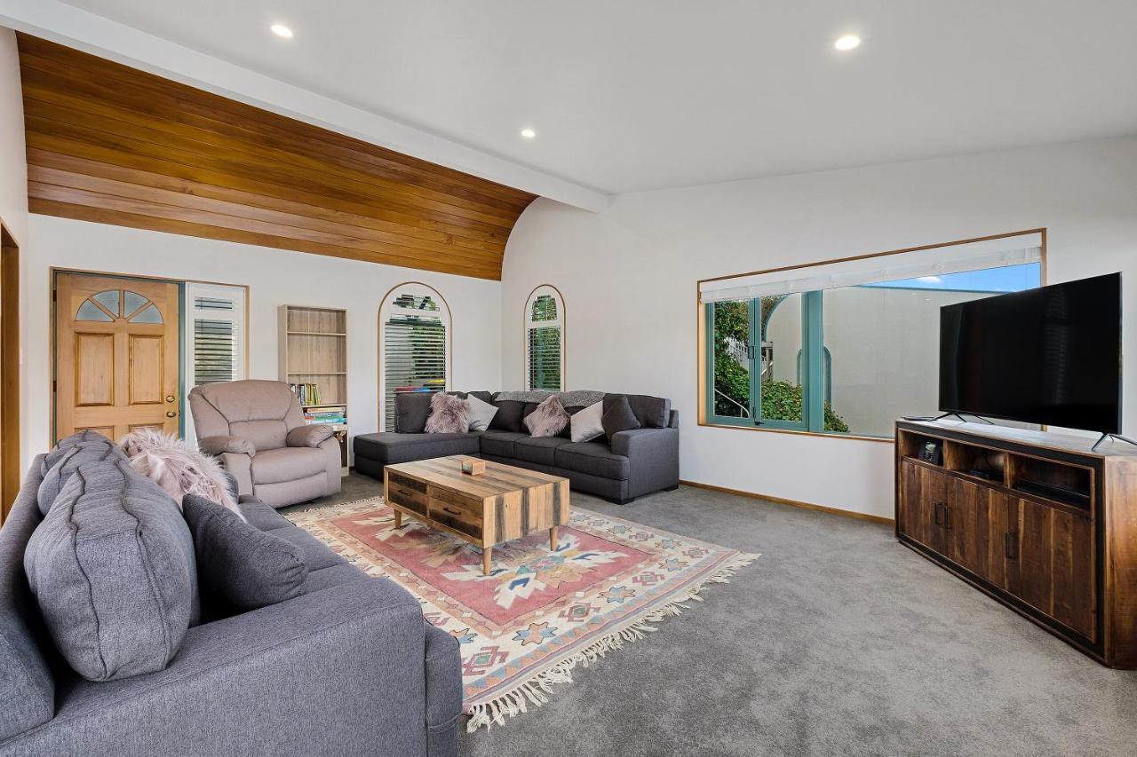 Huge Lakefront Delight - Queenstown Holiday Home Екстер'єр фото