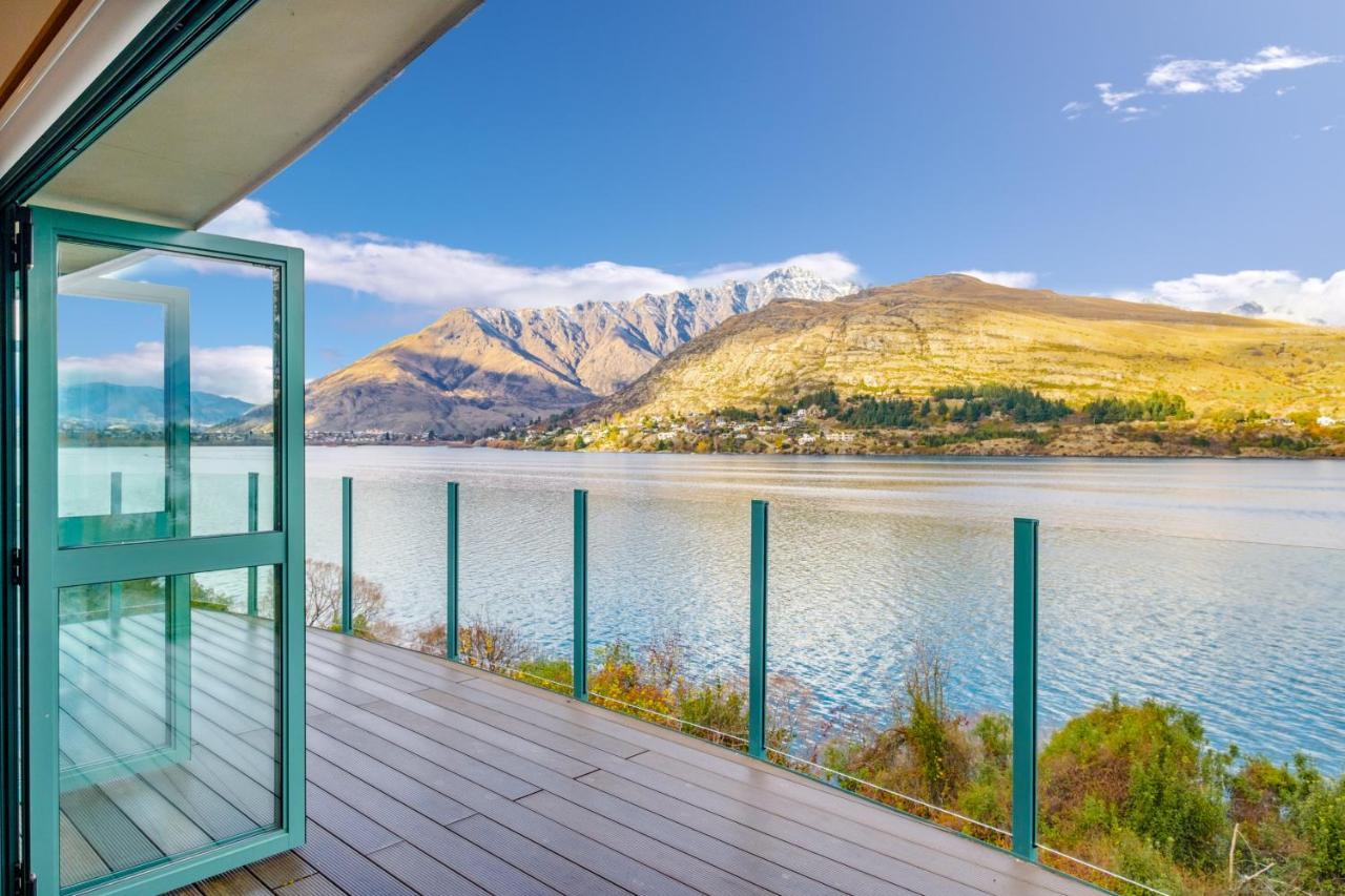 Huge Lakefront Delight - Queenstown Holiday Home Екстер'єр фото